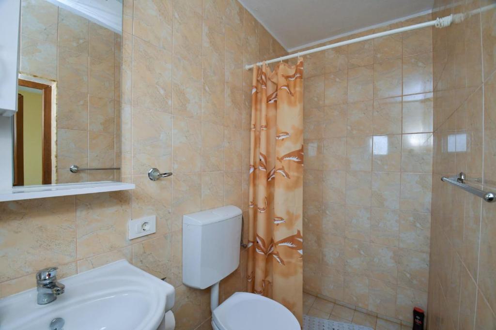 Baie privată, curată și modernă
