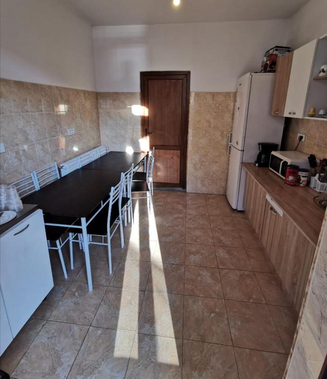Bucătărie comună, complet utilată